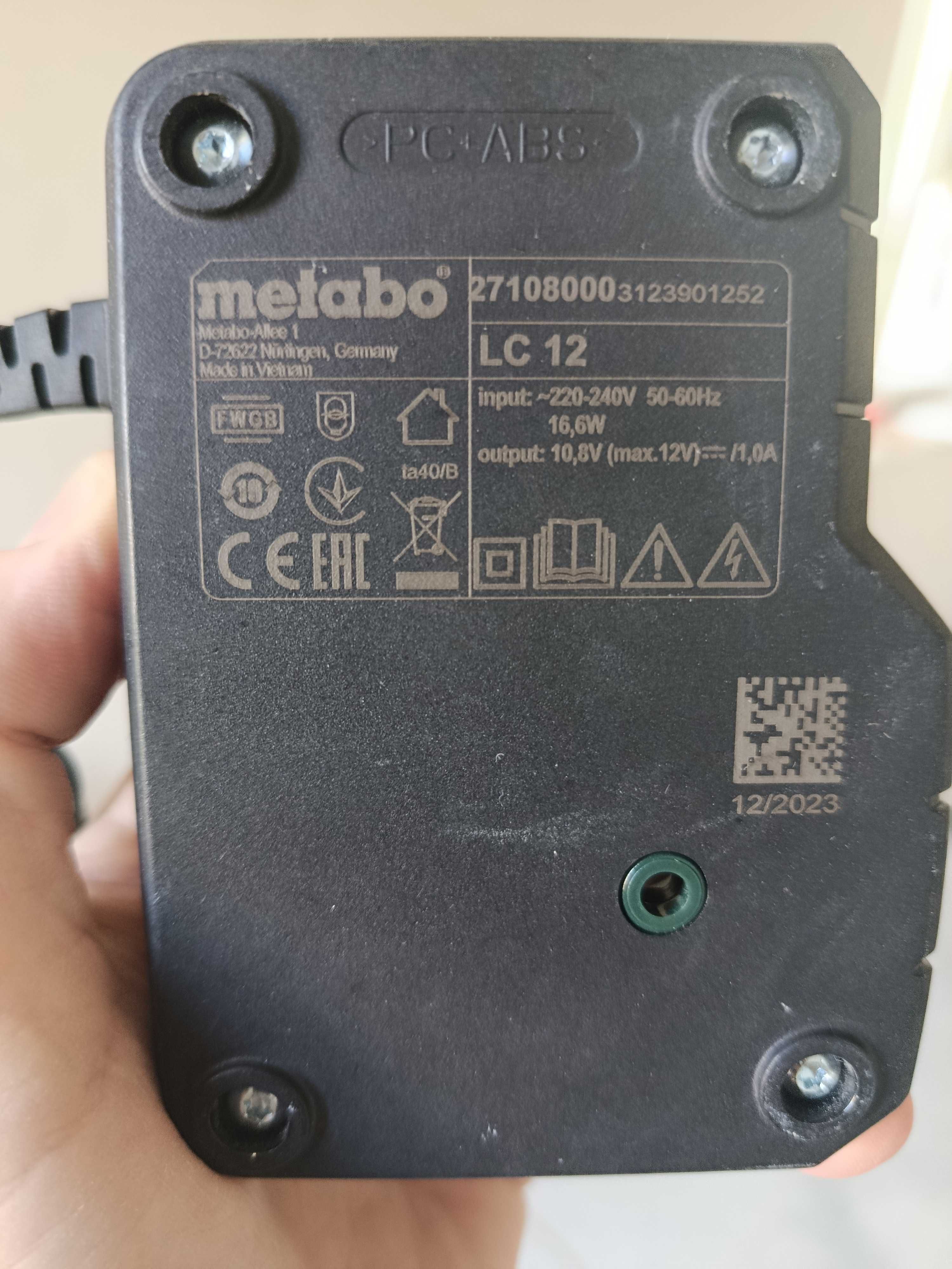 Зарядное устройство для шуруповерта Metabo
