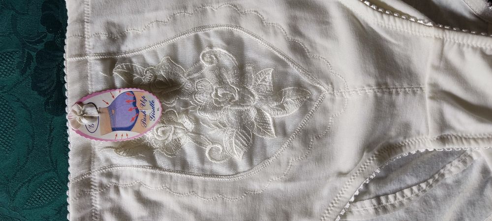 Majtki modelujące pośladki xl