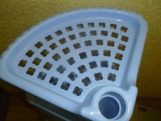 Угловая полка для ванной комнаты