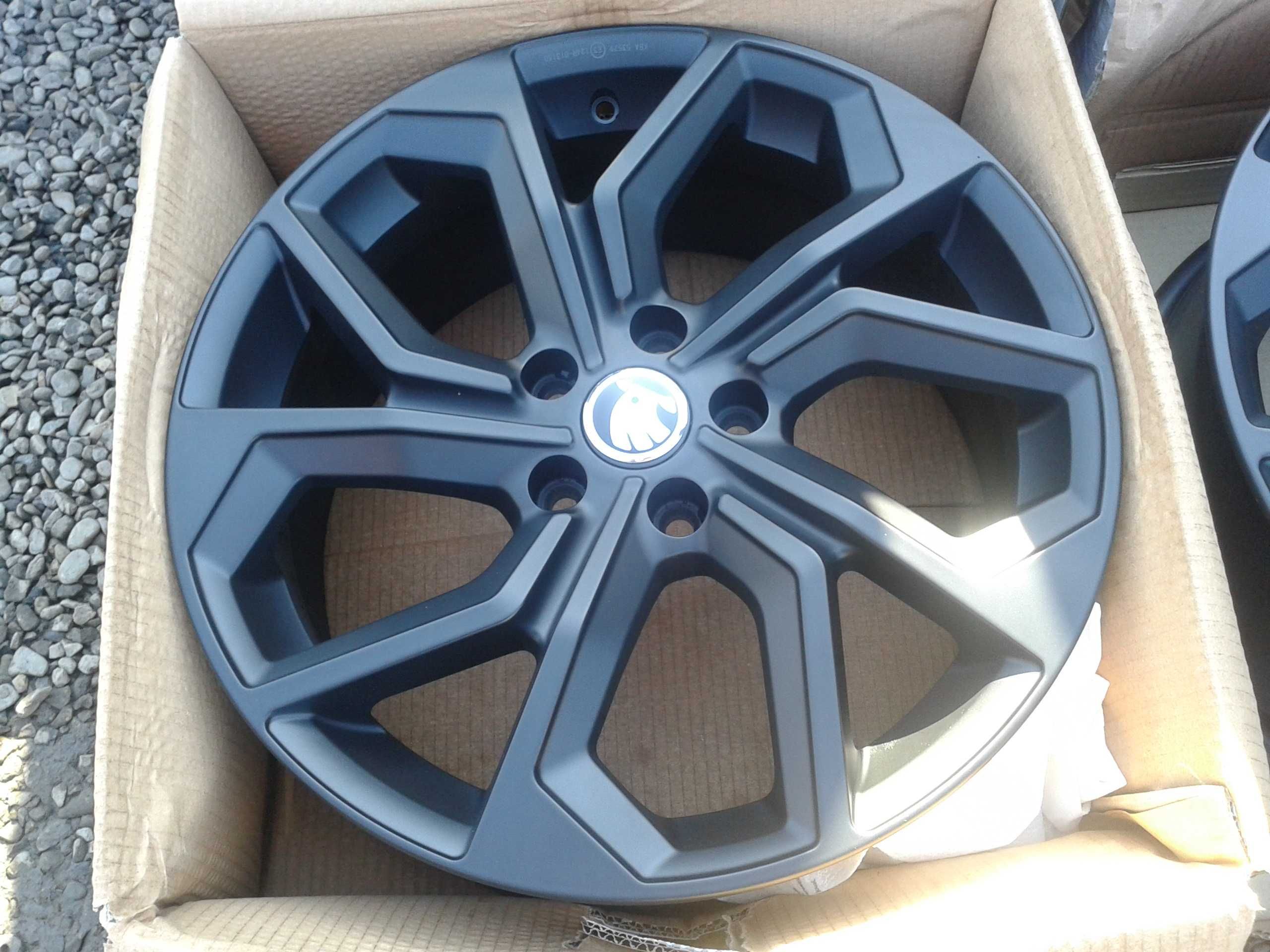 oryginal nowe r18 felgi audi a3 a4 a6 q2 q3 c6 b7 tt 5x112 czarny mat