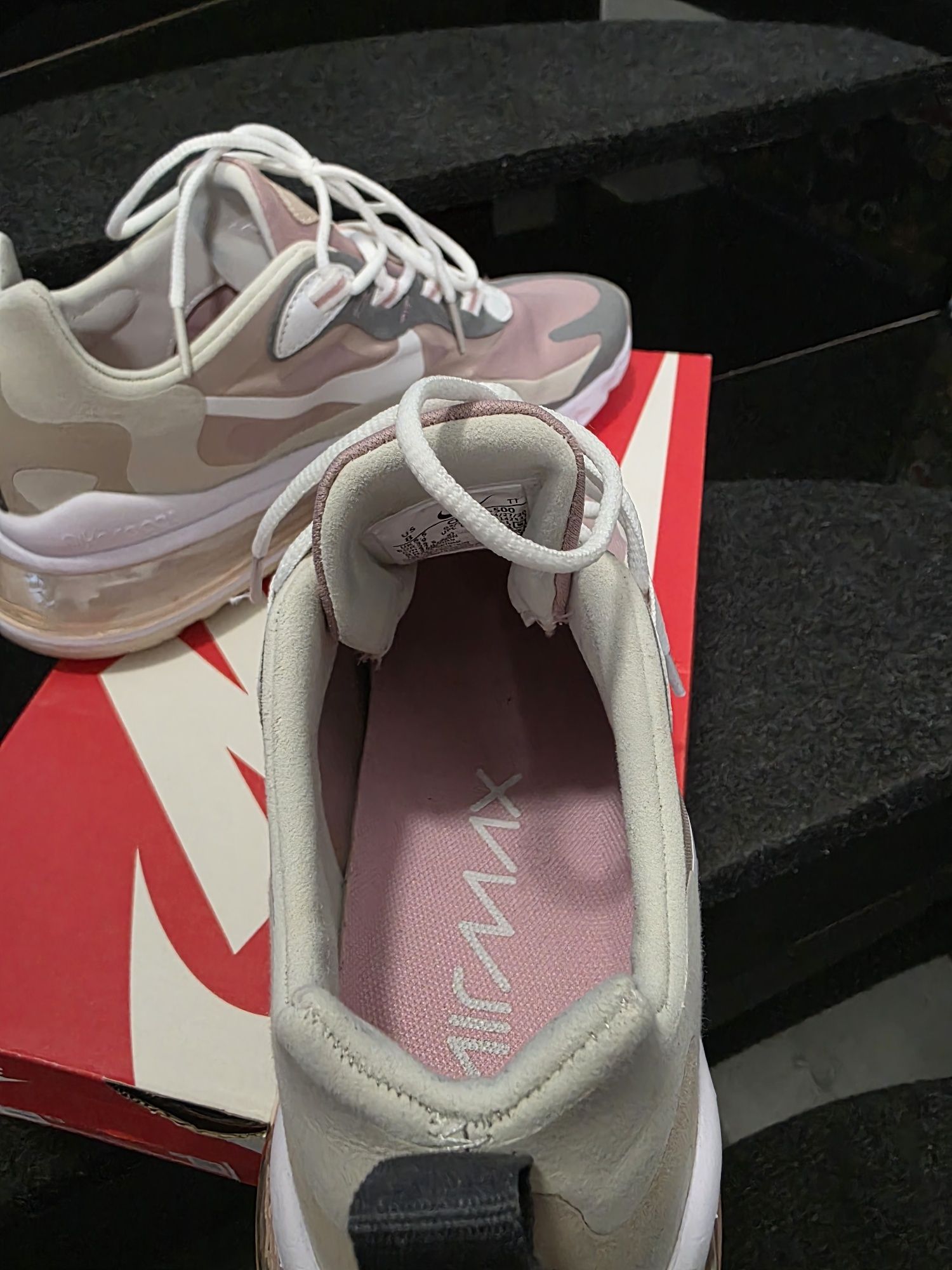 Nike 270 React. 39