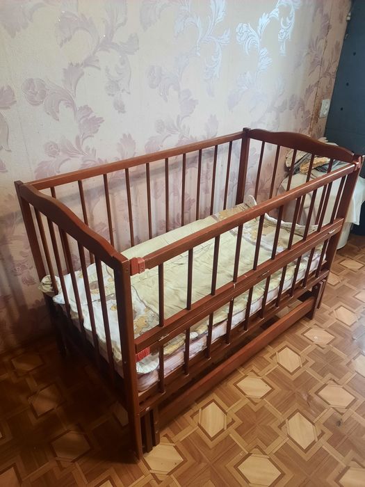 Кроватка с маятником