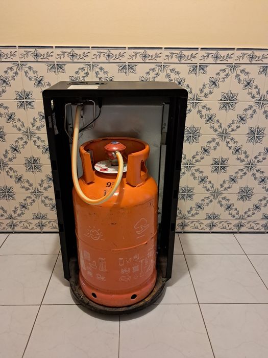 Aquecedor a gás preto