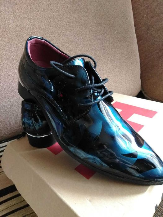 Женские туфли лаковые, синие на шнурках р. 38