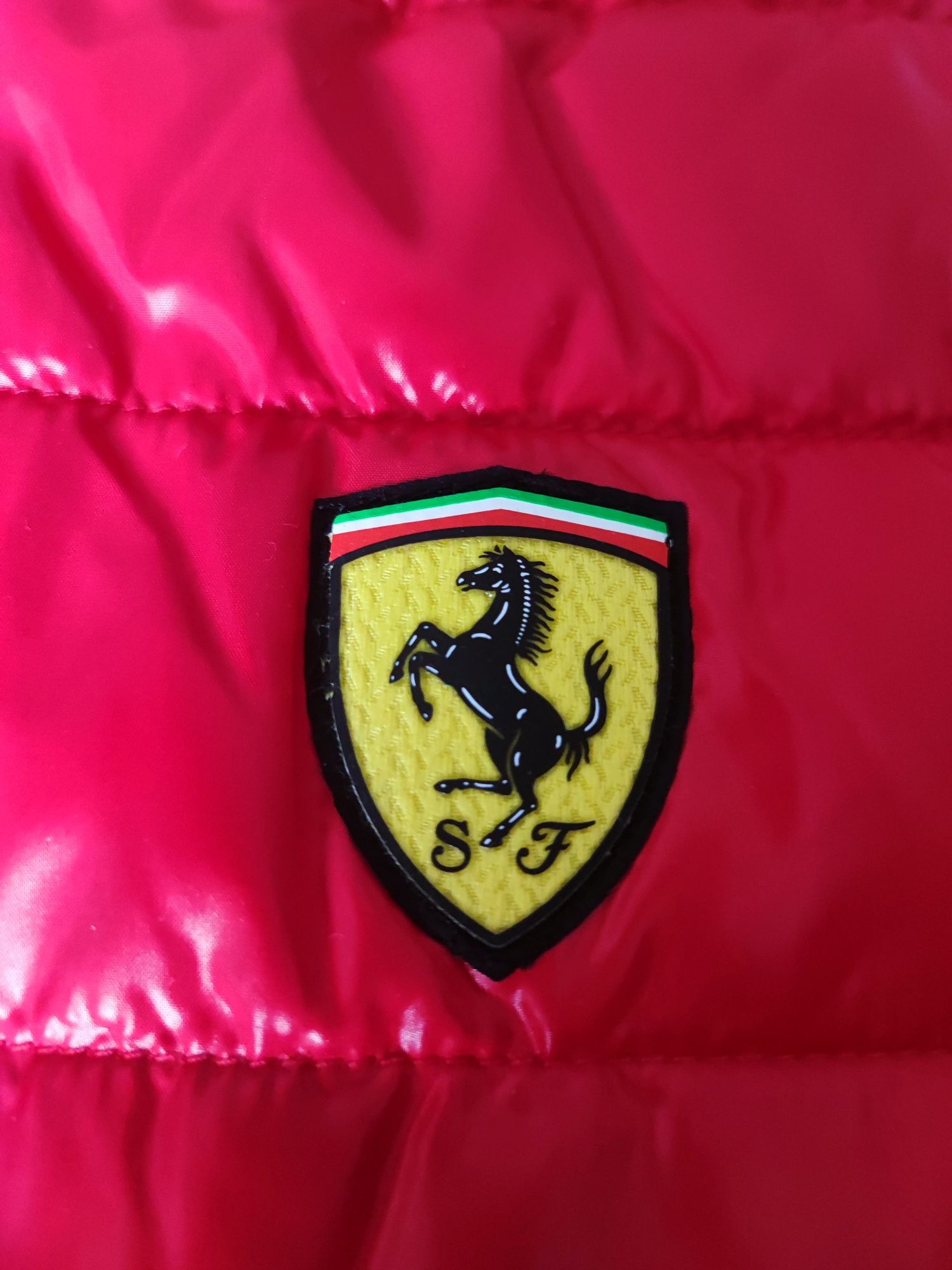 Kurtka przejściowa puchowa Ferrari nowa.