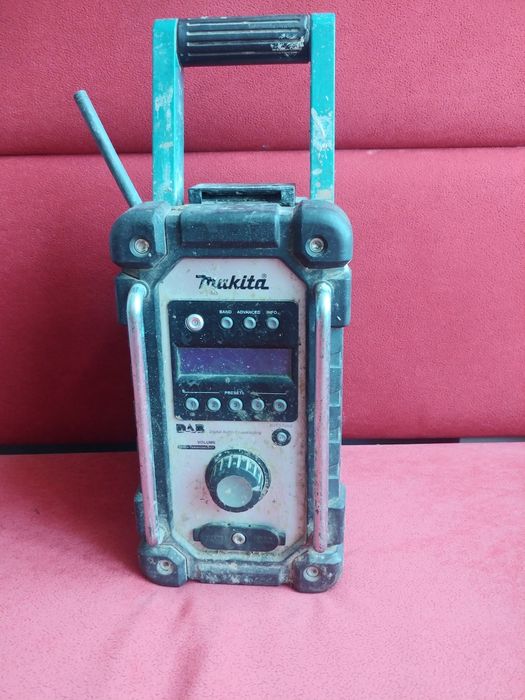 Radio budowalne makita dmr104