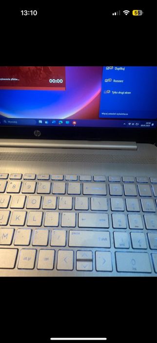 Laptop HP z podświetlaną klawiaturą