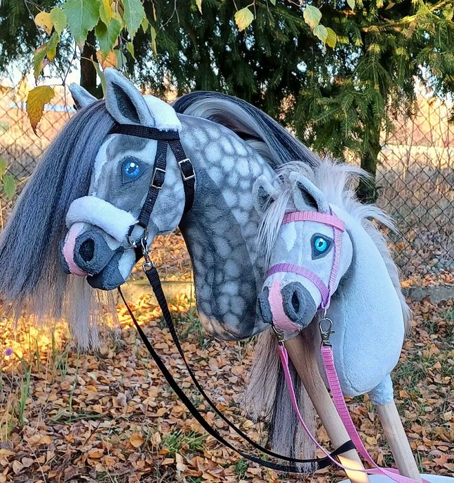 Siwy konik Hobby Horse A4 + sprzęt realistyczny