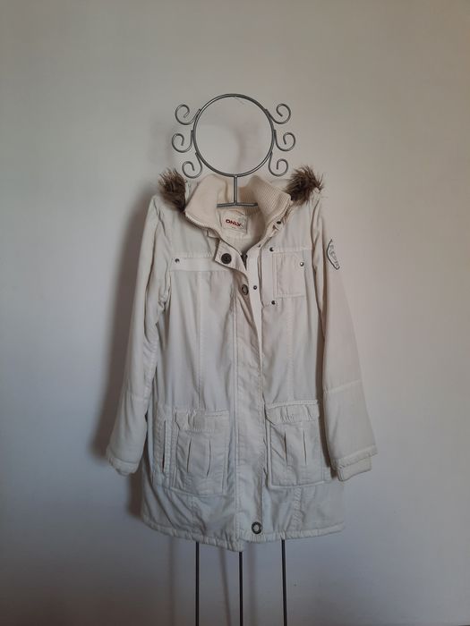 Parka branca com capuz