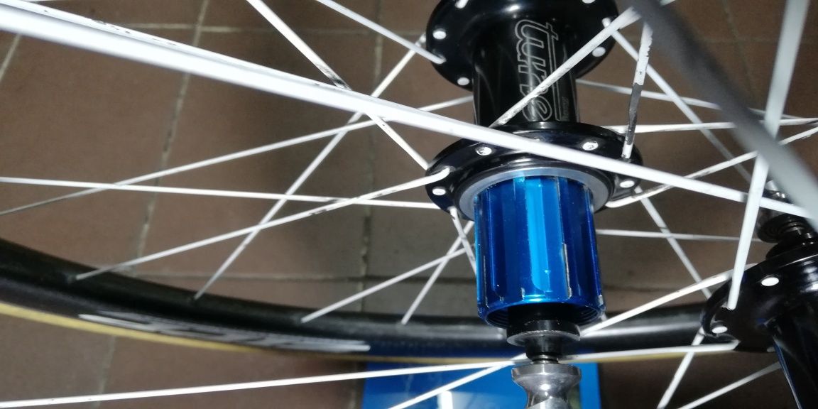 Koła zipp na piastach pod tarcze tune King 700