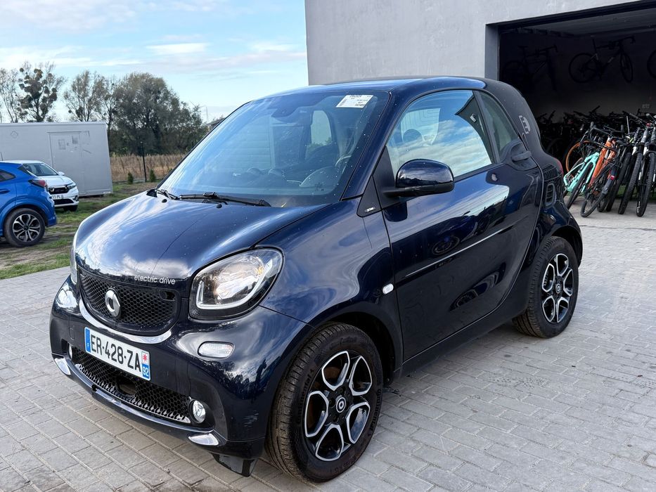 Smart Fortwo Pali jeździ full elektryk kamera