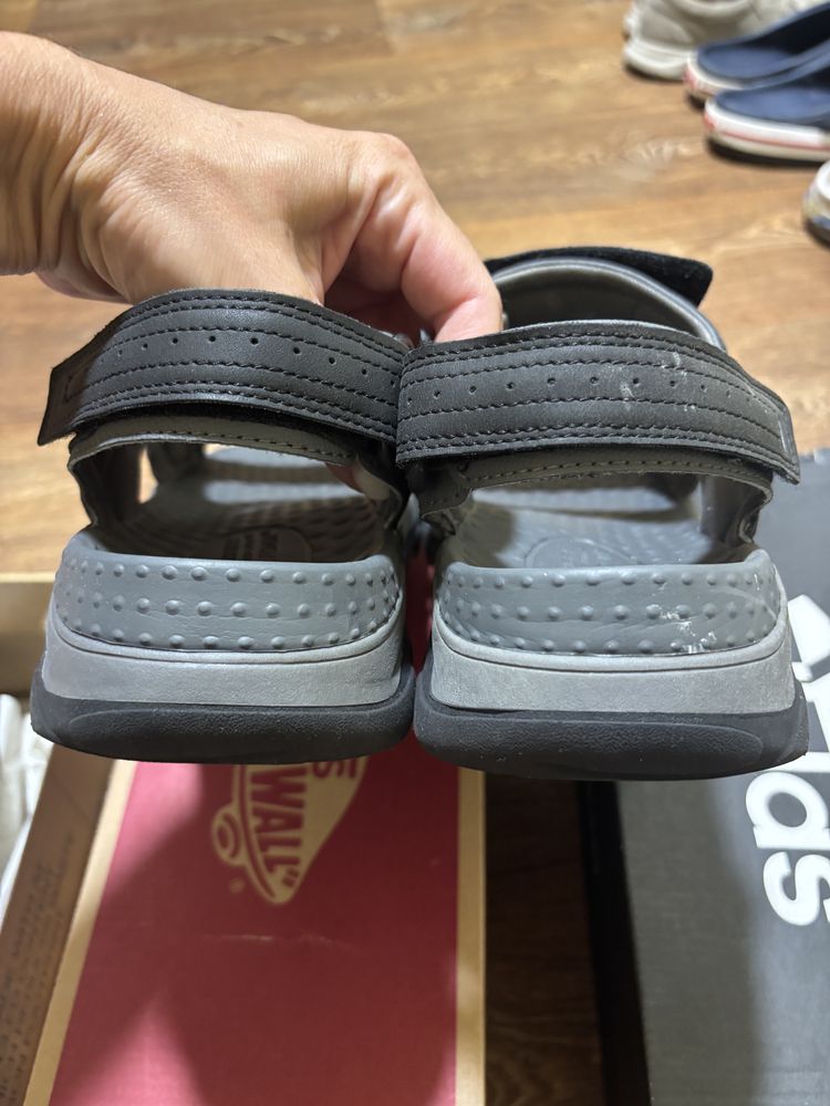 Взуття:конверсы converse ,венсы vans ,босоніжки ,сандалі б/у в гарному