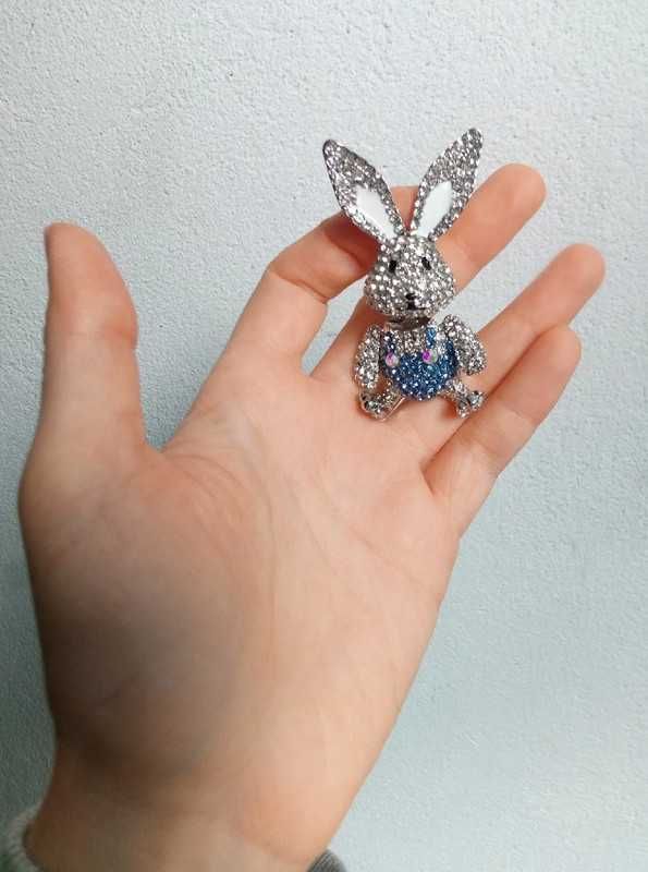 Pendente ou broche / alfinete em forma de coelho articulado 3D
