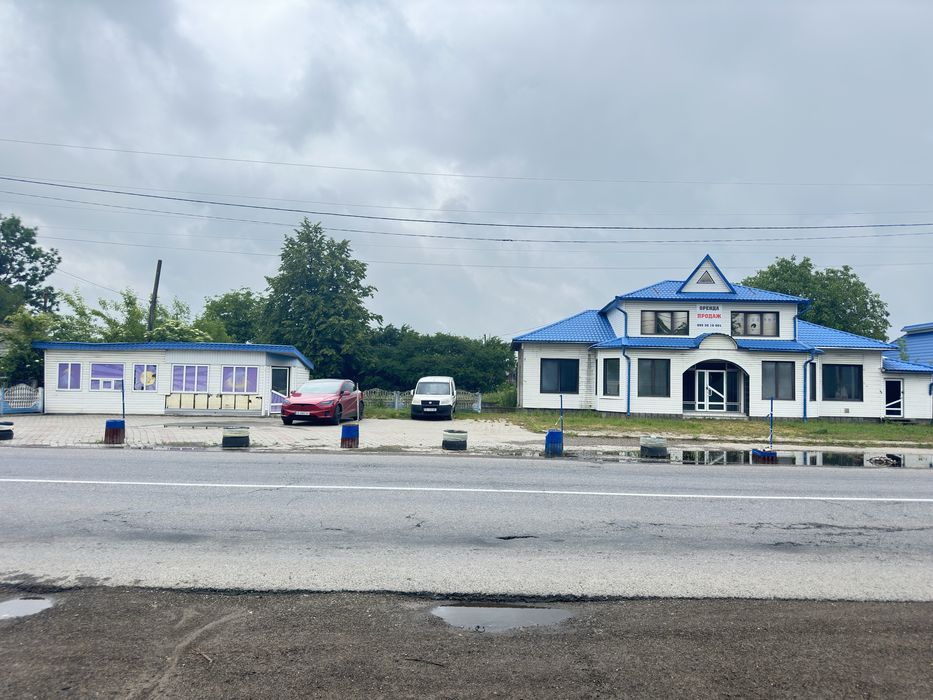 Центр с. Берегомет (Кіцманьський,) по трасі, 20 соток землі у вланості