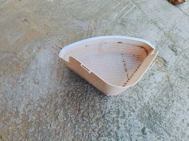 Sprzedam kuwetę dla królika duża, wymiary 32 na 32 na 40 cm