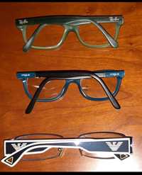 Três Armações de Óculos