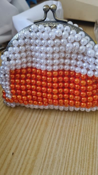 Feito por encomenda.  Feito a mão