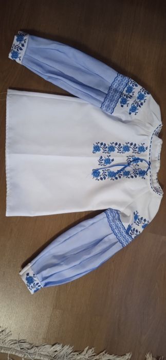 Продам вишитий костюм для дівчинки 7-10 р