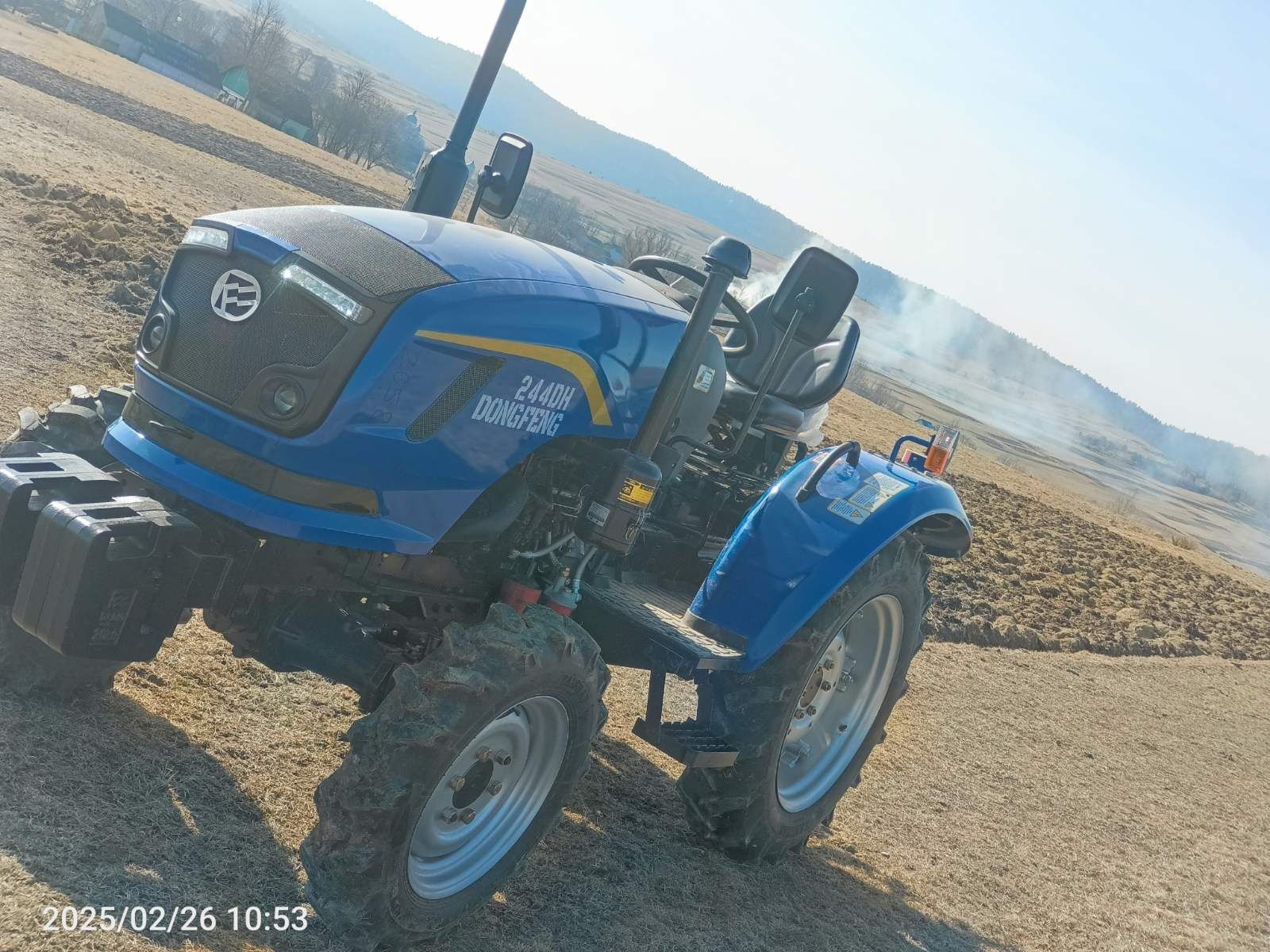 Трактор DONGFENG 244DN.