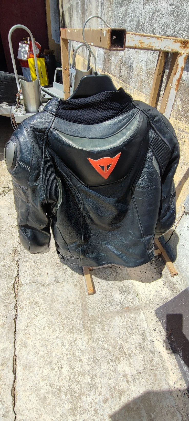 Jacketa e calças Dainese