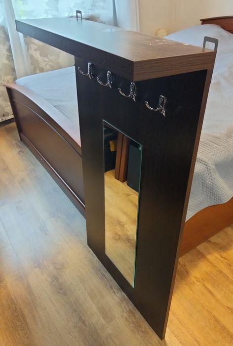 Elegancka Garderoba do przedpokoju wisząca z lustrem