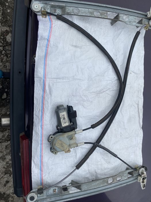 Стеклоподьепник Рено меган 2