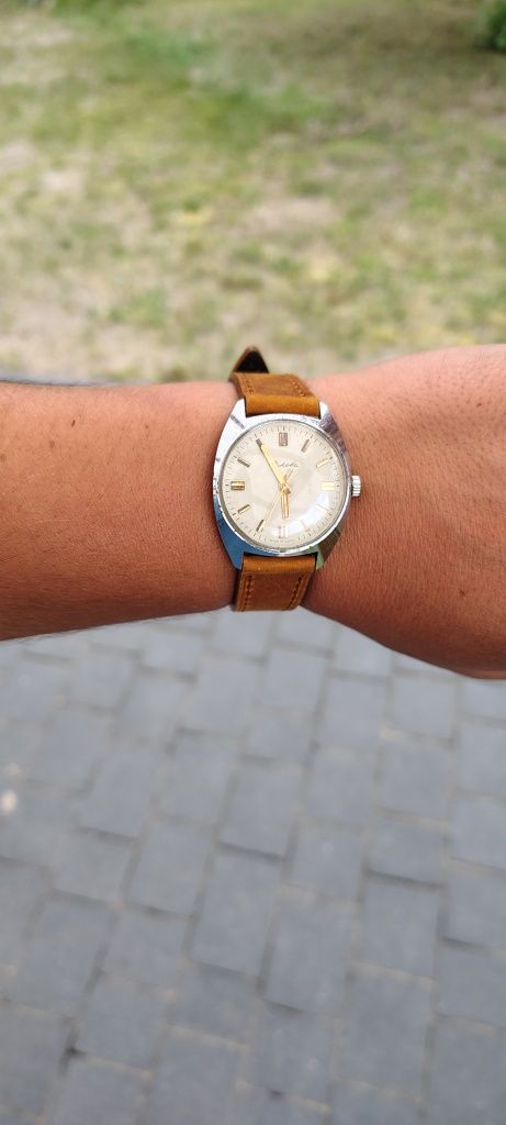Zegarek RAKETA w pełni sprawny 33mm bez koronki
