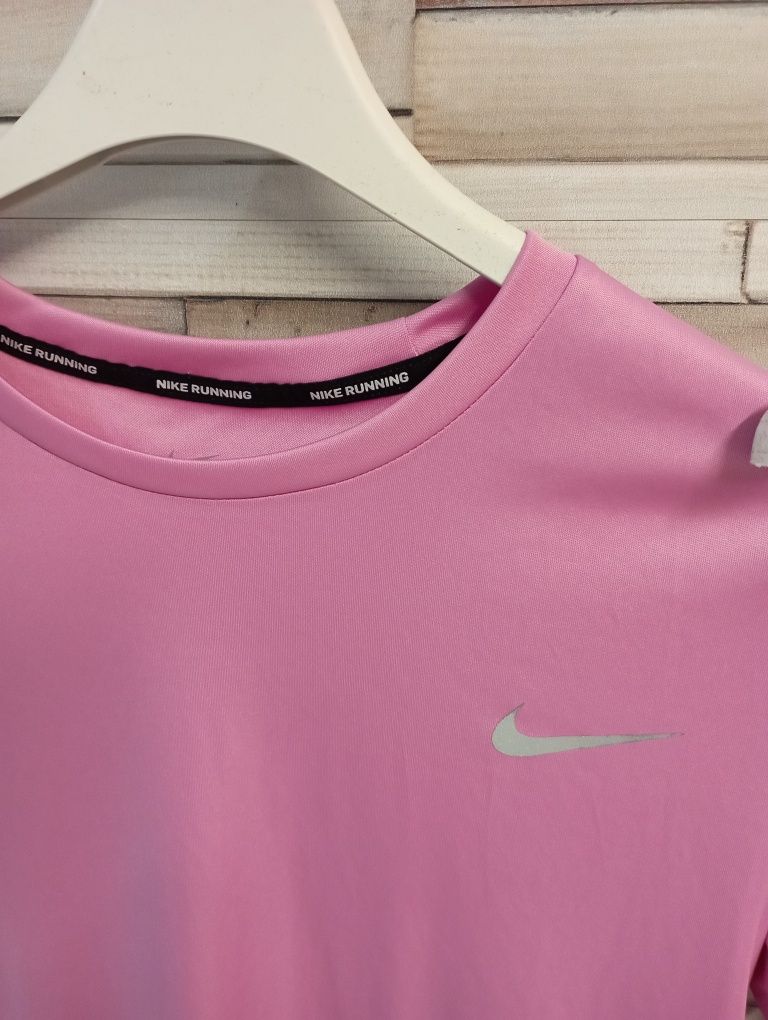T-shirt Nike, body i biustonosz gratis. Cena za wszystko