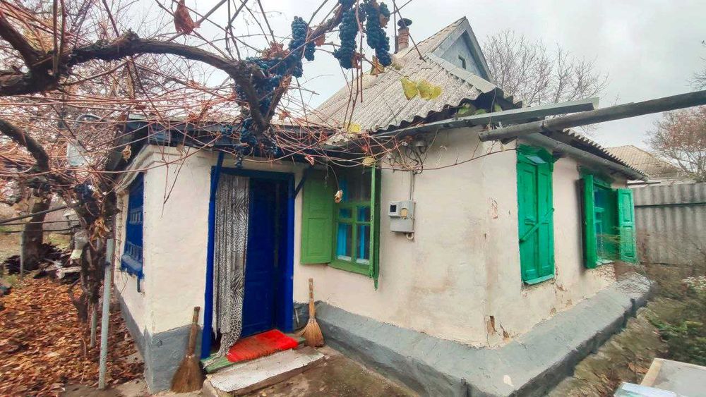 Продам невеликий окремий будинок в Дергачах по вулиці Садовій.