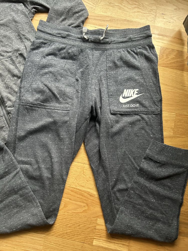 Dres damski komplet Nike