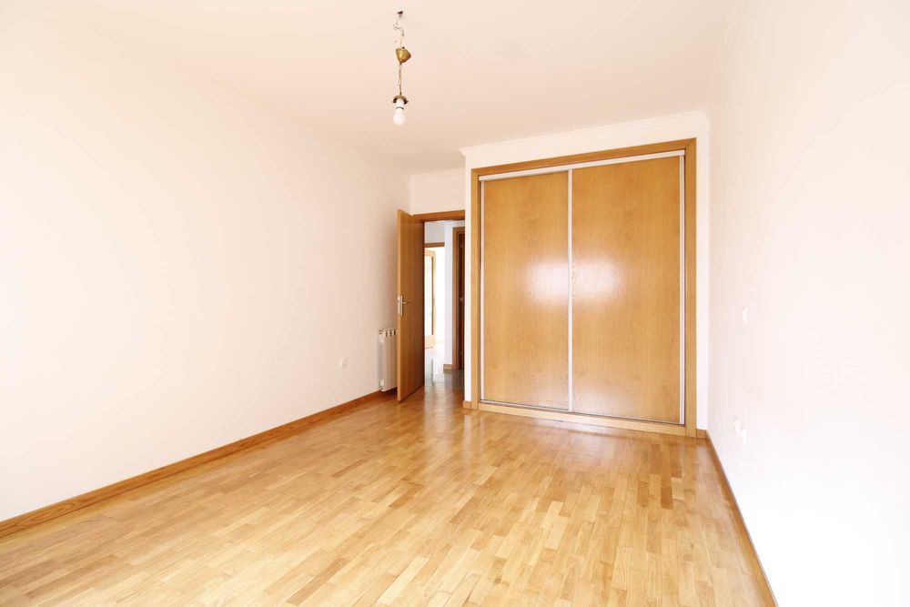 Apartamento T2 Arrendamento Metro Carreira