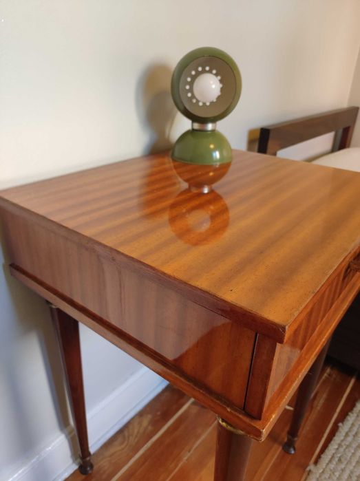 Mesa de Cabeceira ou de Apoio Vintage