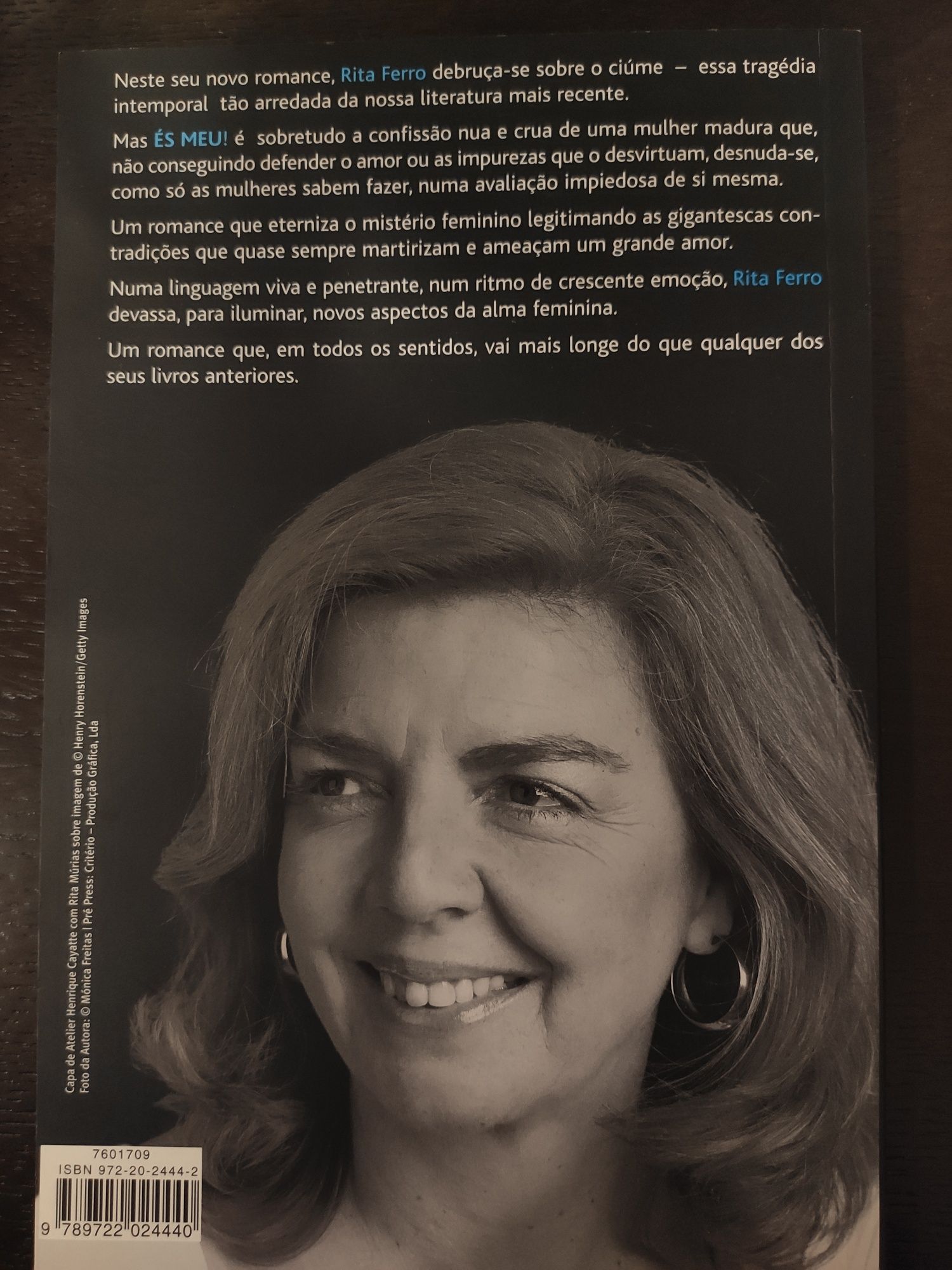 Livro "És meu!" (Rita Ferro)