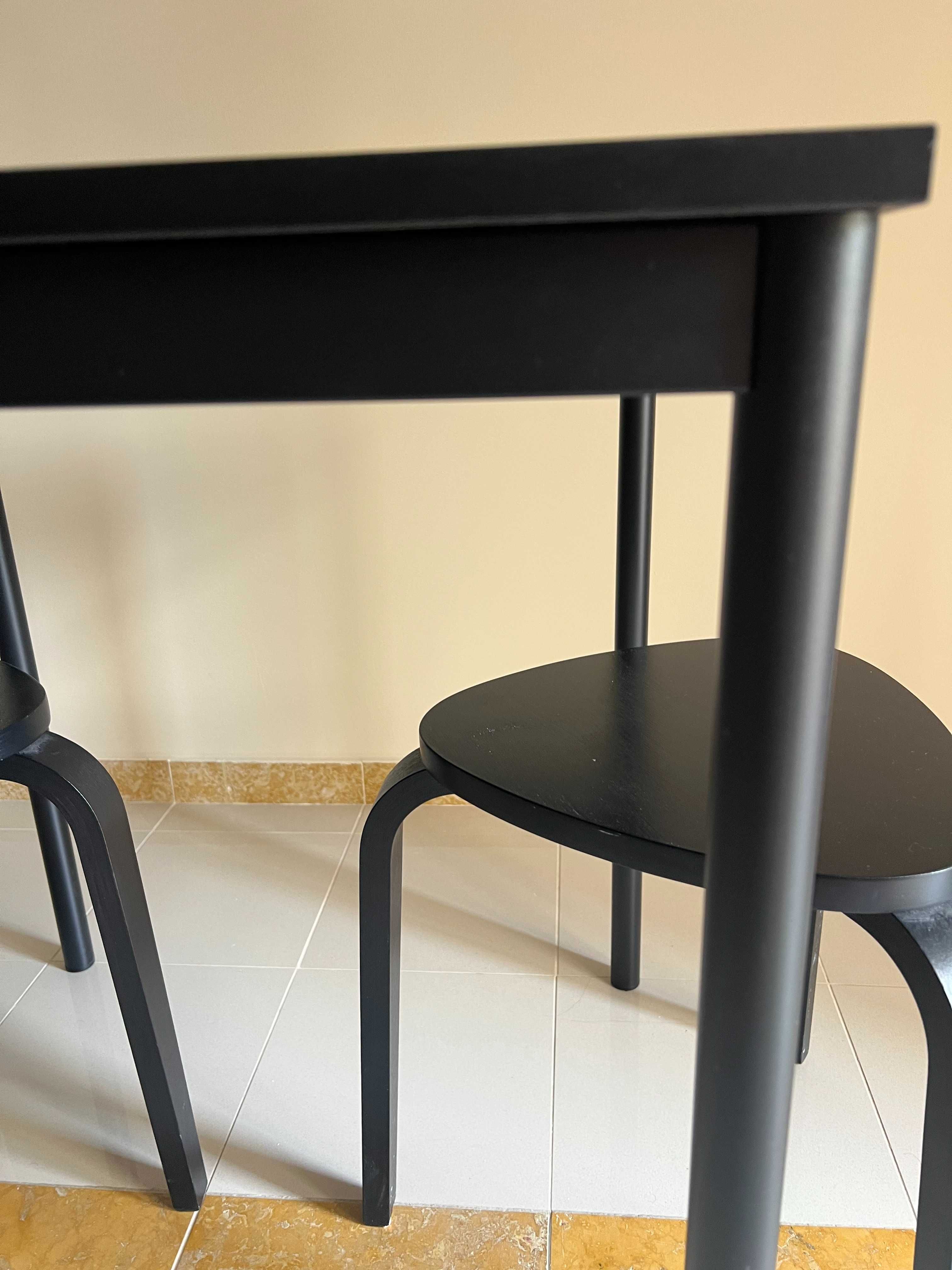 Mesa Cozinha e bancos IKEA