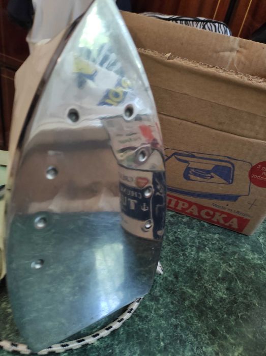 Новый утюг с терморегулятором  в коробке