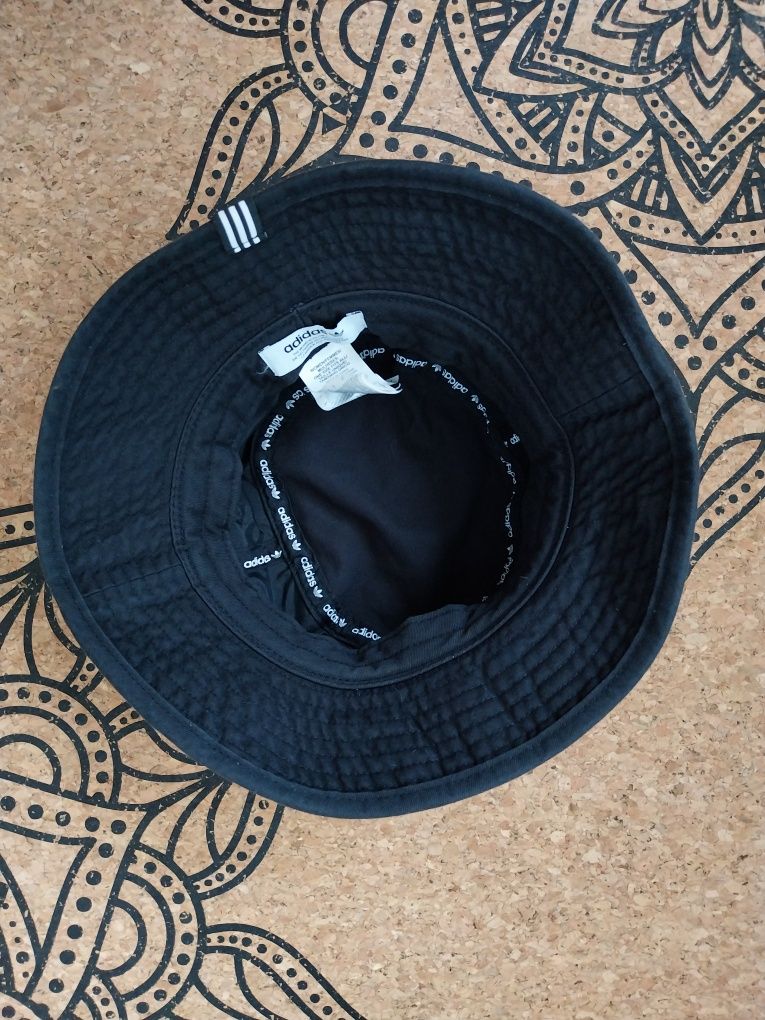 Czarny bucket hat kapelusz Adidas