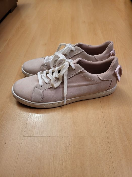 Buty sportowe damskie