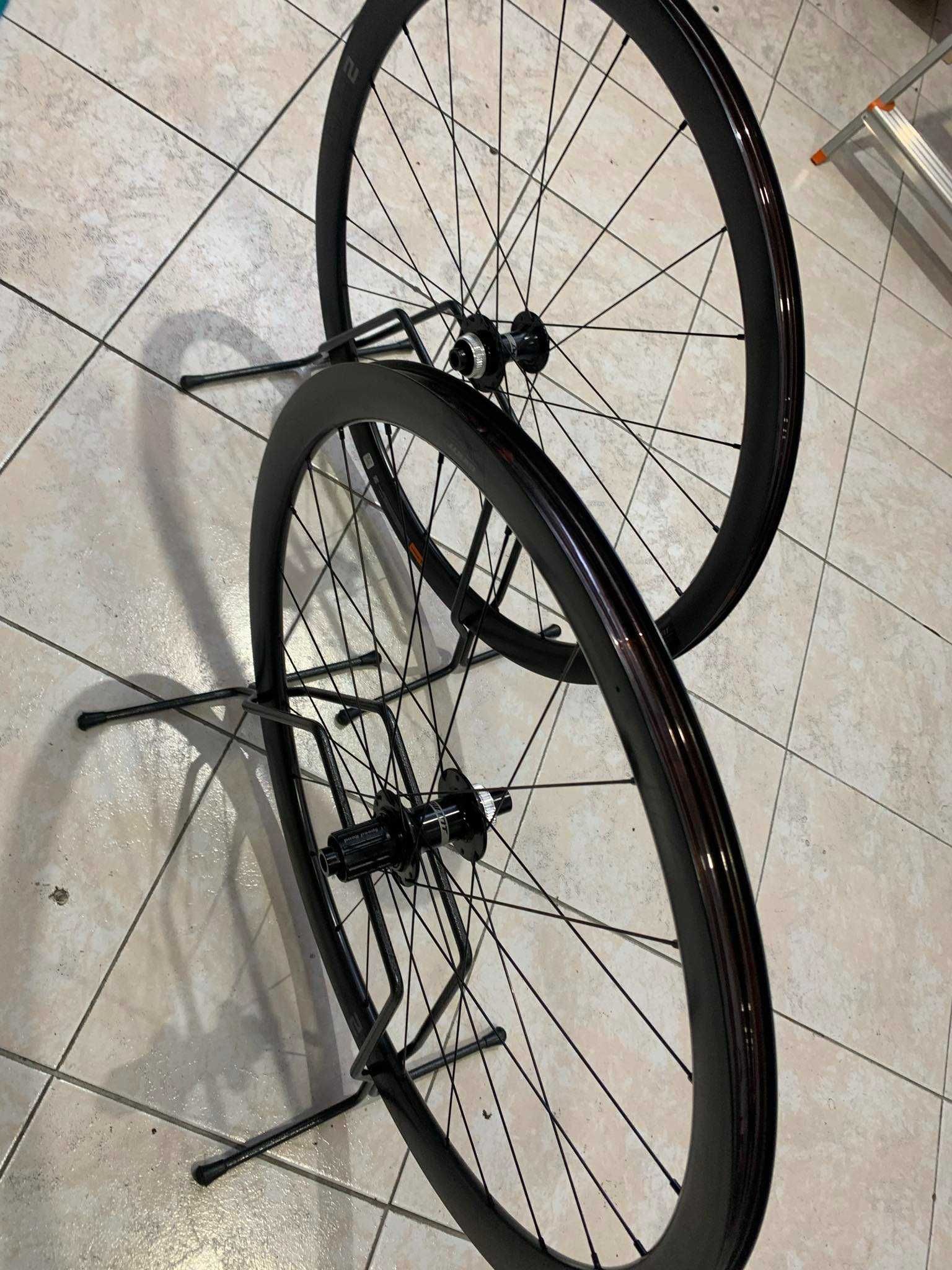 Rodas Carbono Giant SLR2 Disc (36)