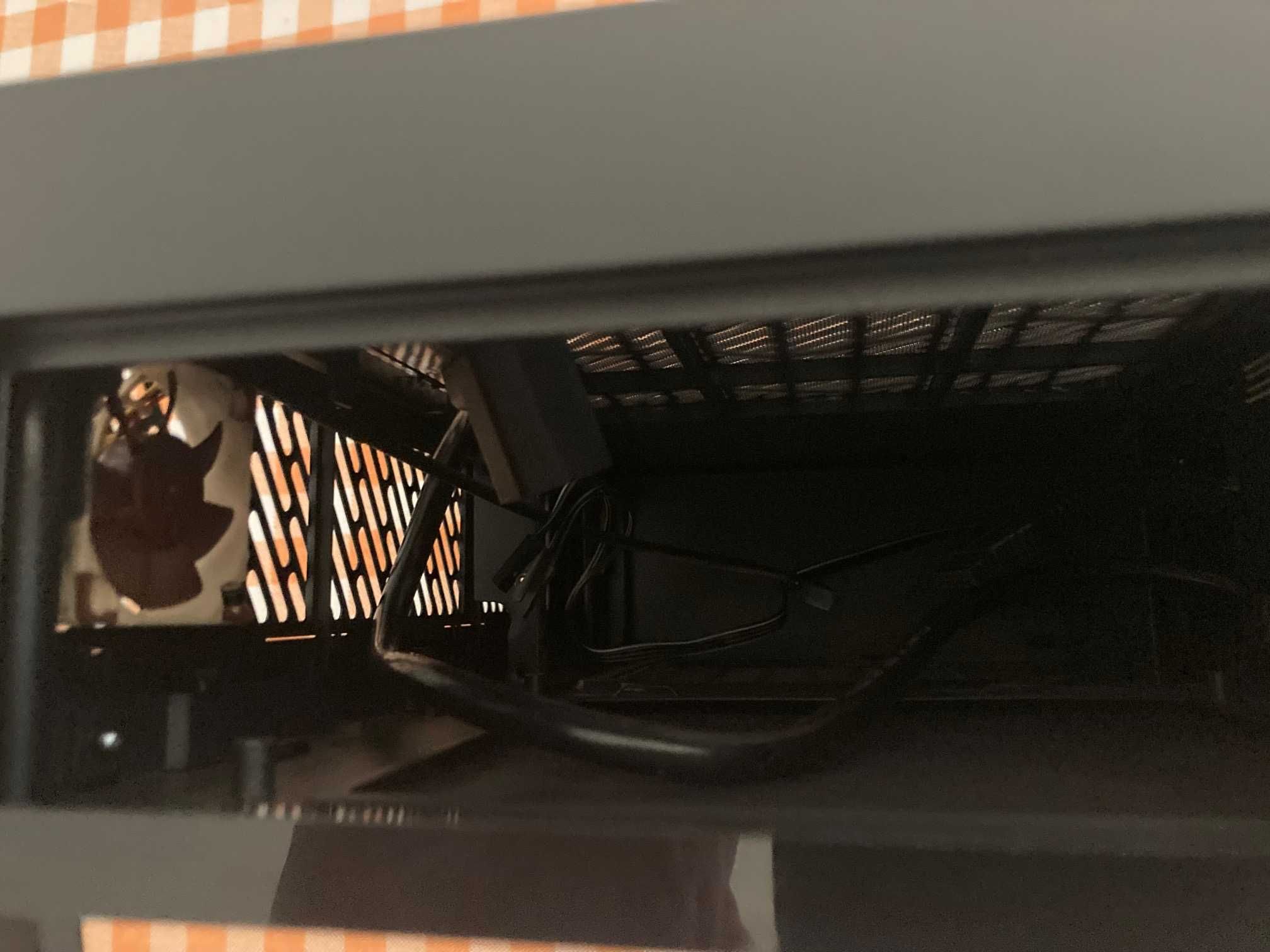 Caixa Fractal Design Node 202