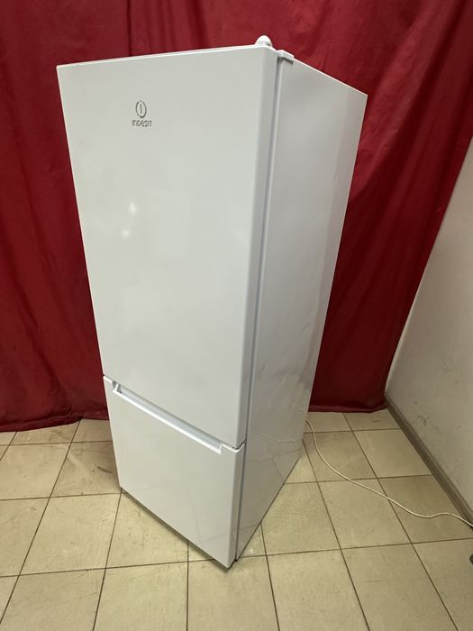 Хололильник Indesit B 15 SBW