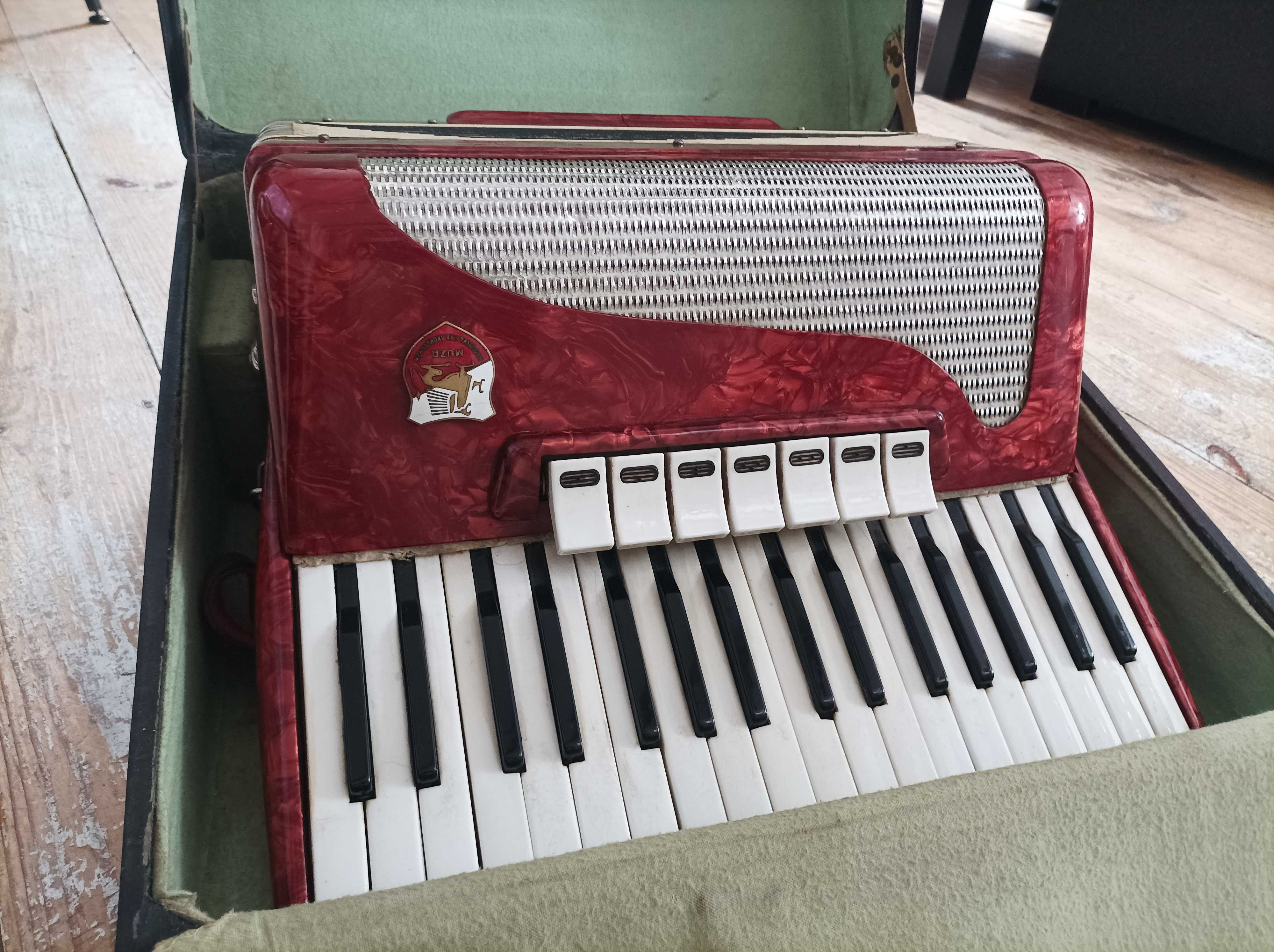 Akordeon 80 basów+ futerał
