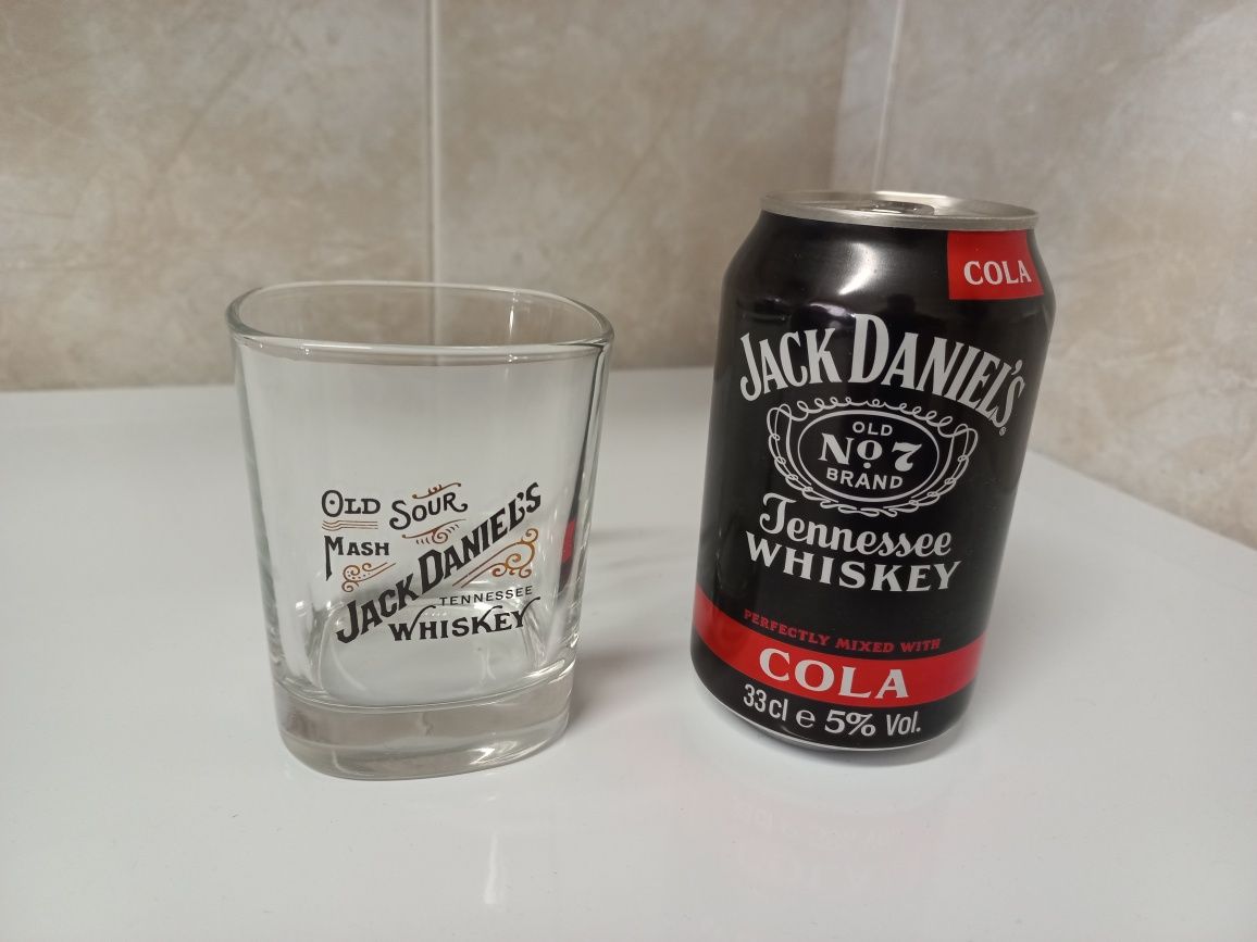 4 Copos e 4 latas Jack Daniels