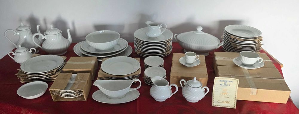 Vendemos um serviço NOVO de porcelana com 73 peças completo