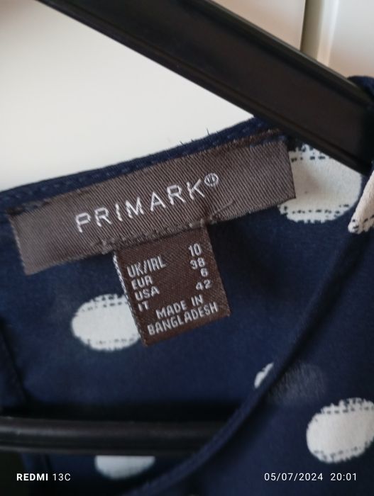 Blusa azul marinho e com pintas em branco M