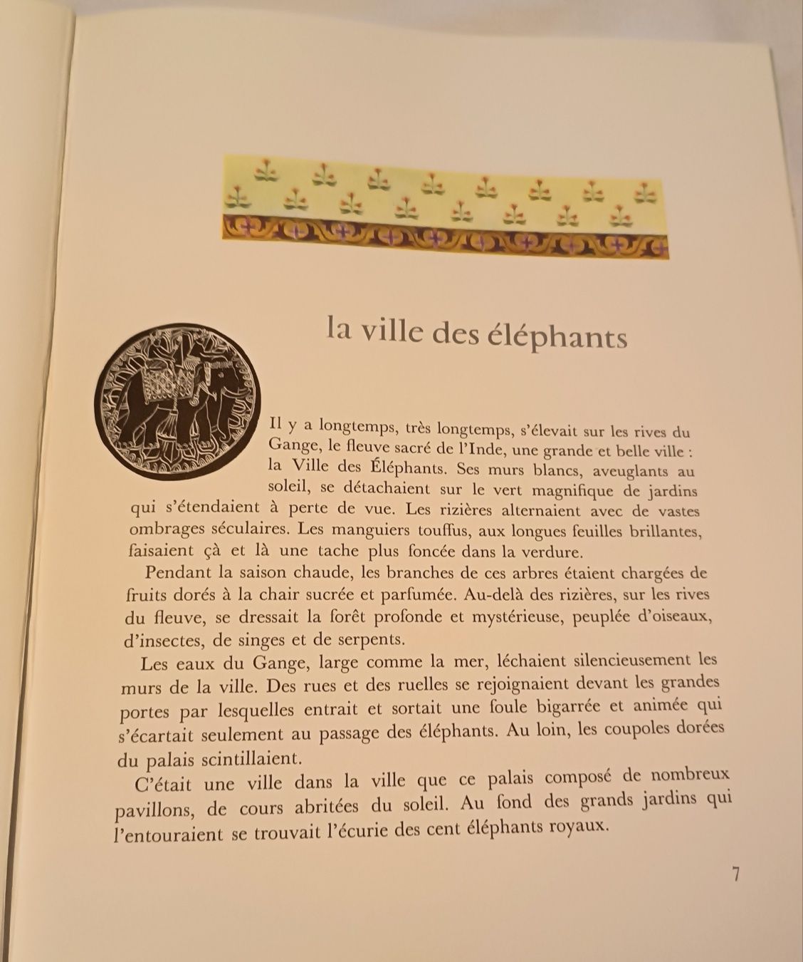 Livro em Francês " Contes Indiens". Antigo. Ano 1961