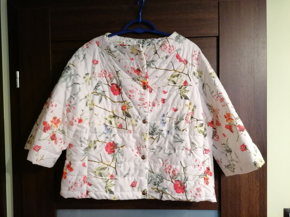 Nowa kurteczka w kwiaty.