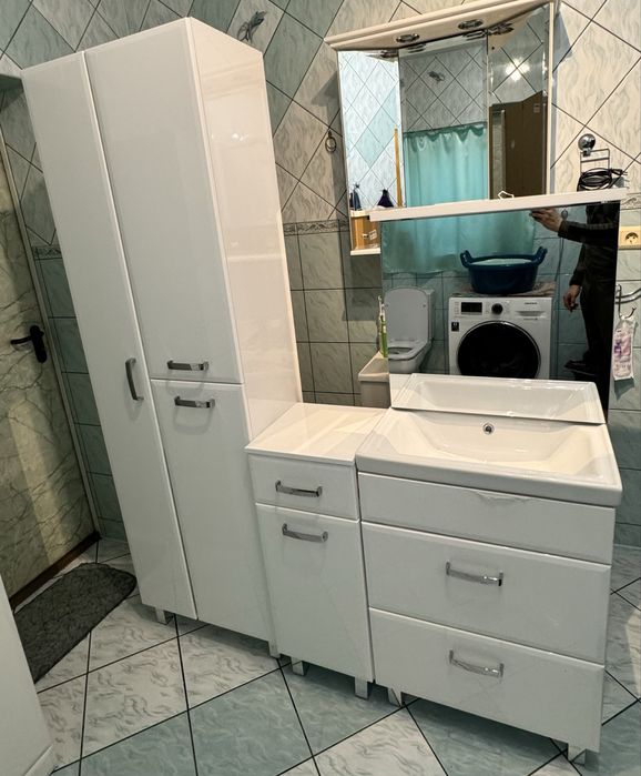 NOWE meble łazienkowe-szafka z umywalką, słupek, szafki, lustrozled