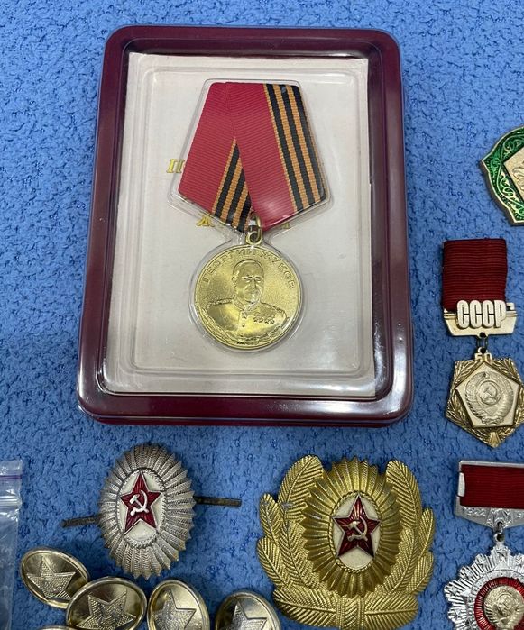 Значки знаки ссср разные смотрите фото . Не пропаганда!