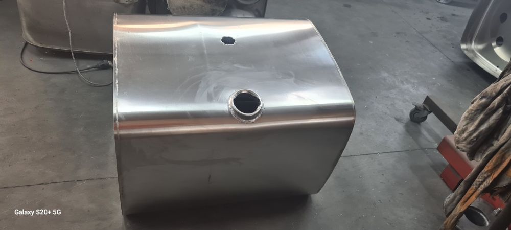 Zbiornik paliwa man 300 l 62x68x80