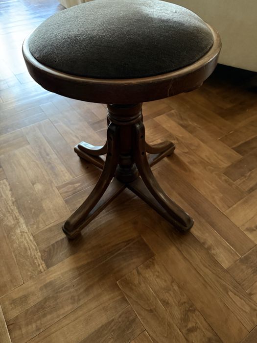 Antyczny taboret do pianina, regulowany
